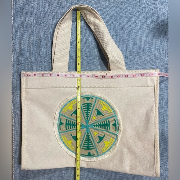 Vieve Tote Bag Beige with Teal Yellow Tan Aztec Design Inside Pocket New - Picture 4 of 7